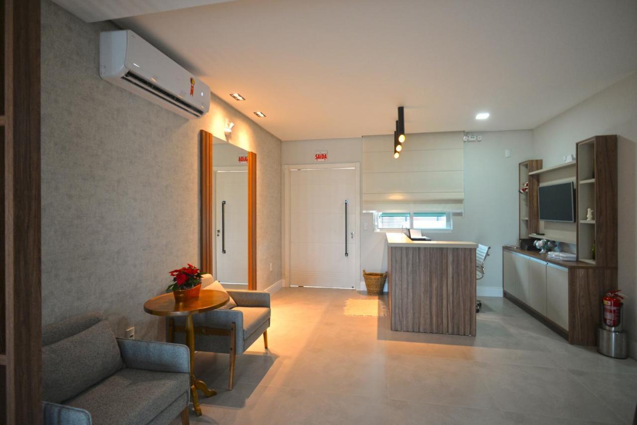 Hospedaria Home Suites Mariscal Bombinhas Exterior foto